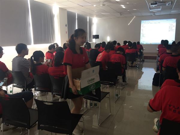 牛商小伙伴很牛,女漢子發礦泉水了