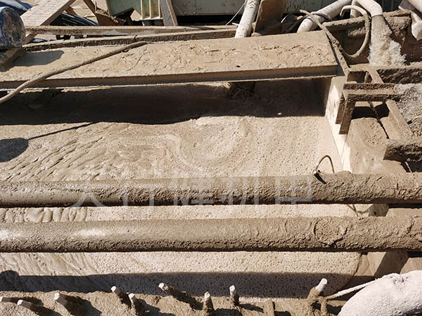 泥漿泥沙泡沫現場