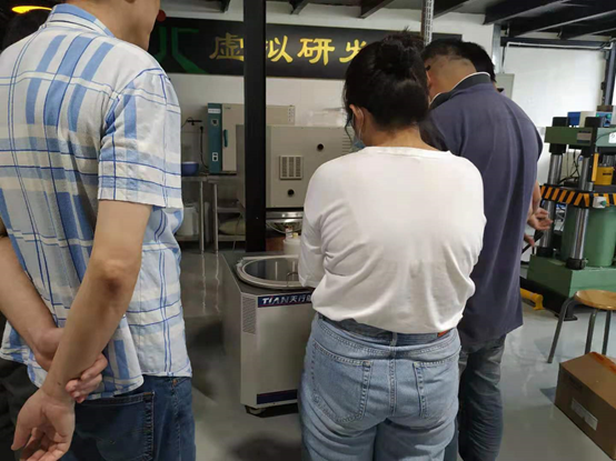 真空攪拌脫泡機.png 真空攪拌脫泡機.png