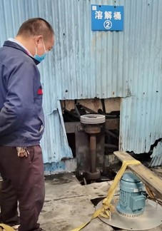 消泡器使用現場.jpg 消泡器使用現場.jpg